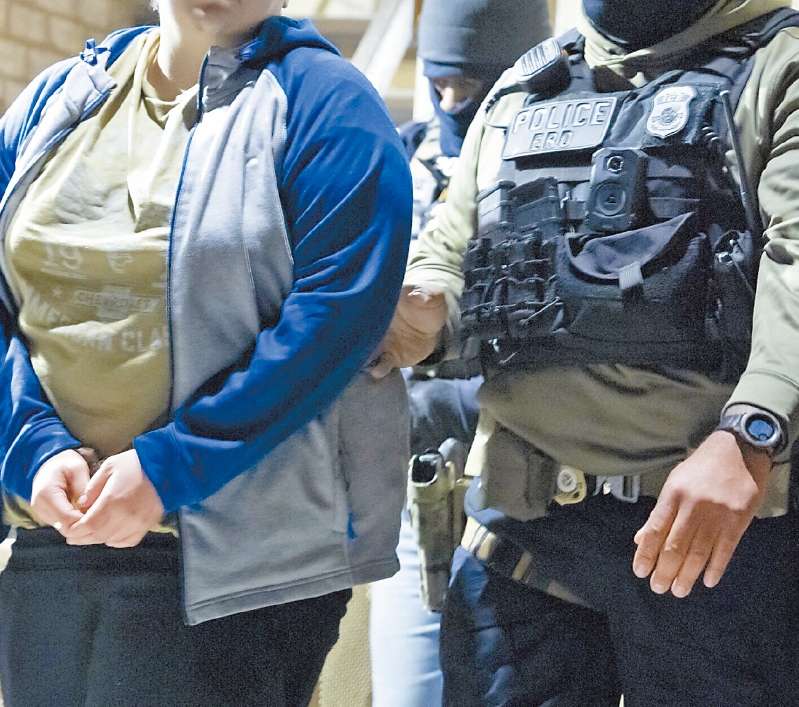 美加大力度驱逐无证移民。