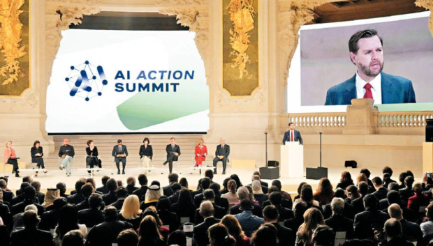 美国副总统万斯周二在巴黎大皇宫举行的AI峰会上发表演讲。 美联社 美国副总统万斯周二在巴黎大皇宫举行的AI峰会上发表演讲。 美联社