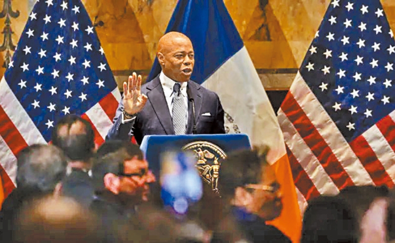 联邦检察撤销亚当斯腐败指控。