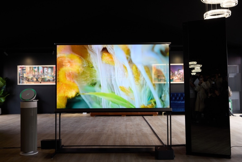 SIGNATURE OLED T尺寸为77吋，解像度为4K，支持120Hz更新率及Dolby Vision及HDR10+格式。