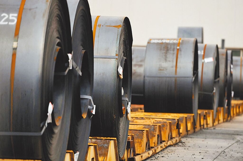 美国总统川普下令对进入美国的铝和钢铁征收25%的关税。图为墨西哥一间工厂。（路透）