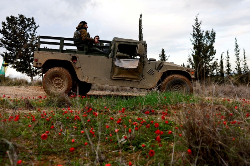 以军军车在加沙边境巡逻。路透社 以军军车在加沙边境巡逻。路透社