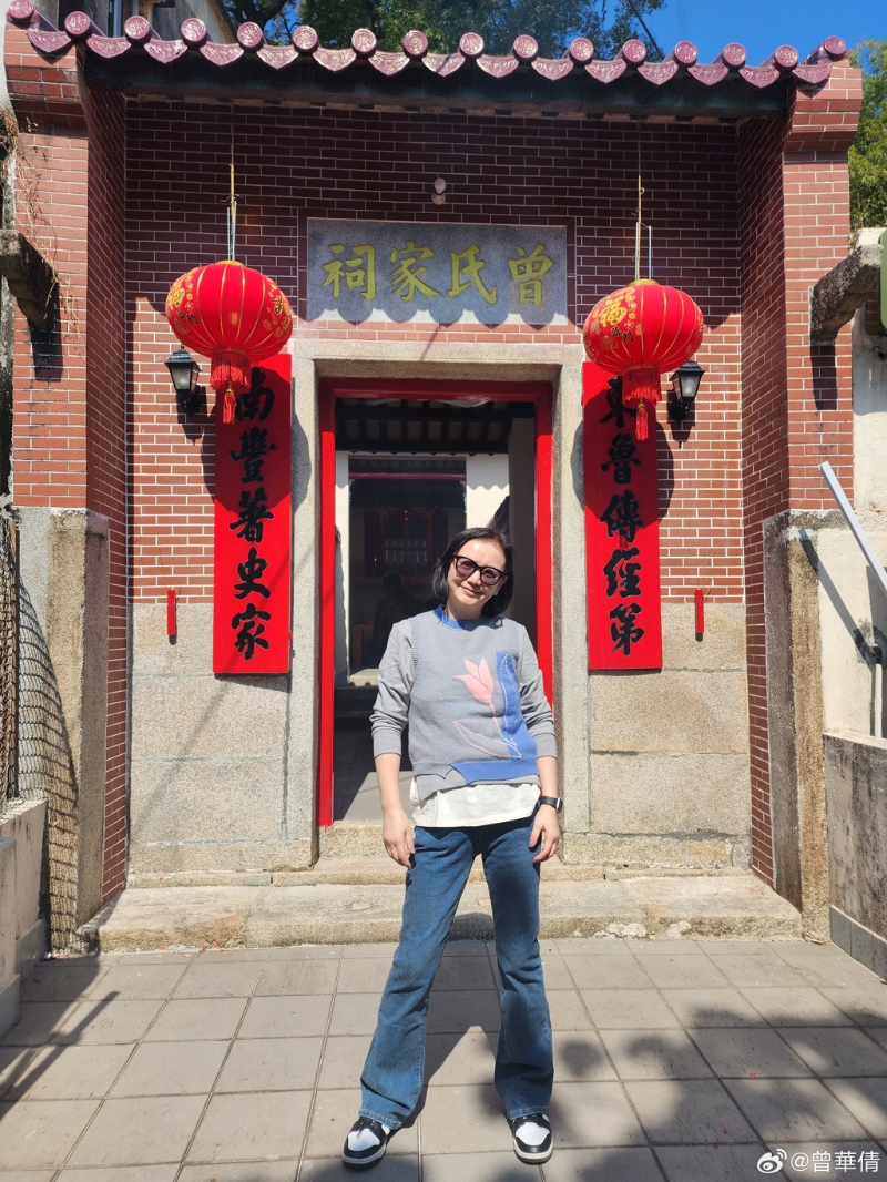 曾华倩春节返乡祭祖,59岁冻龄近况曝光。