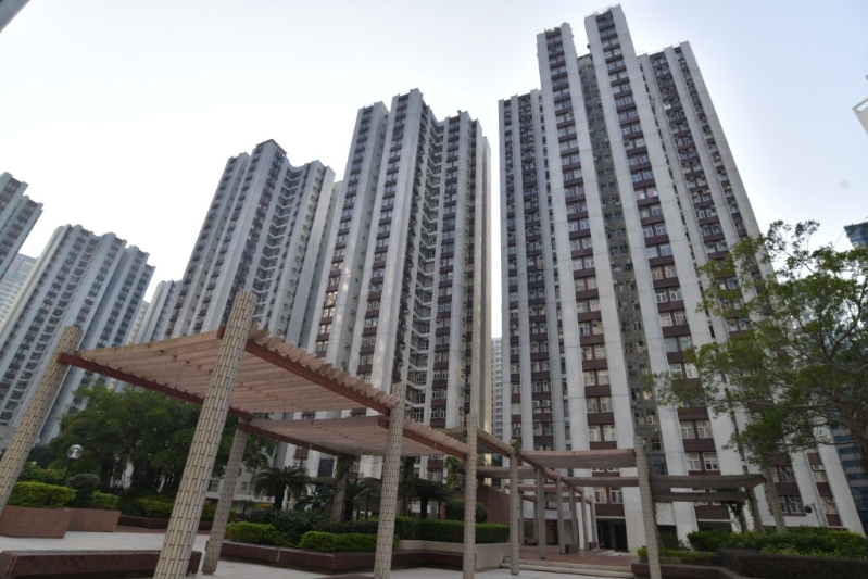 根据中原统计,太古城10年前呎价约1.5万元,当时每两饰金只约1.2万元,但现时金价已贵过每呎楼价。 根据中原统计,太古城10年前呎价约1.5万元,当时每两饰金只约1.2万元,但现时金价已贵过每呎楼价。