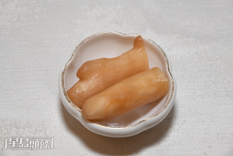 以泡姜及泡椒等调味。