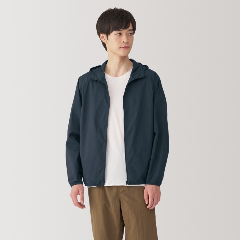 男装尼龙泼水加工便携式连帽外套 原价：HK$288 新价格：HK$228 （↓~20%）