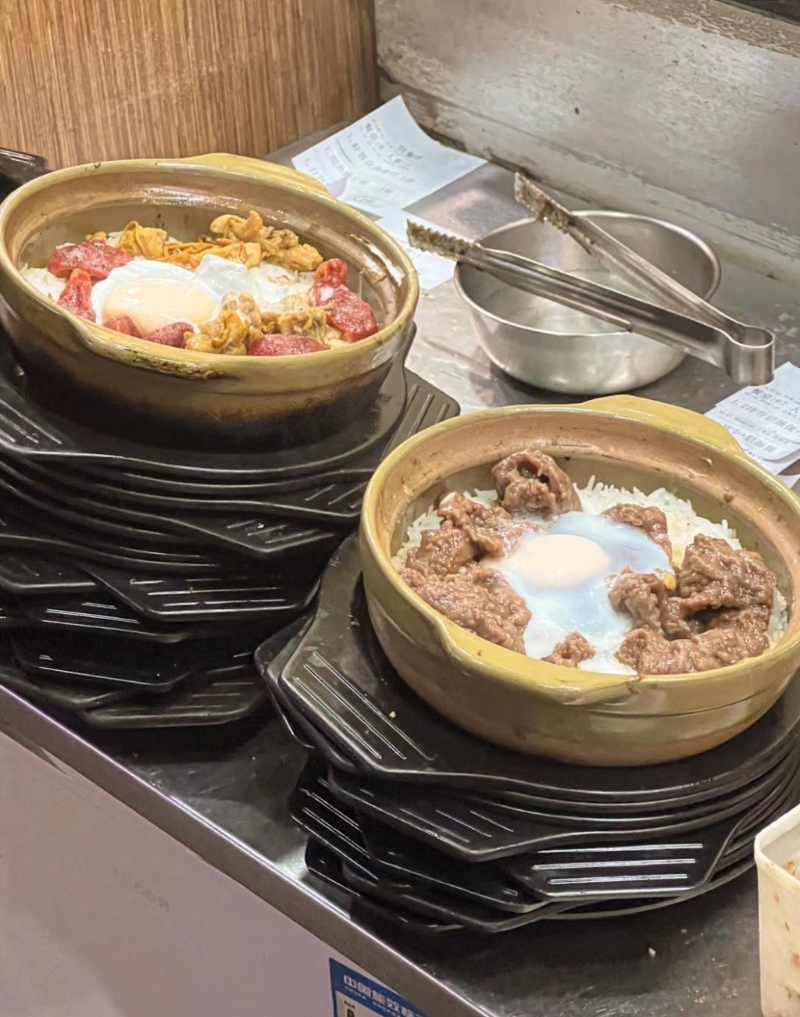 7. 陶园美食 热焫焫煲仔饭，是秋冬受欢迎美食。（图片来源：梨梨不吃葱@小红书）