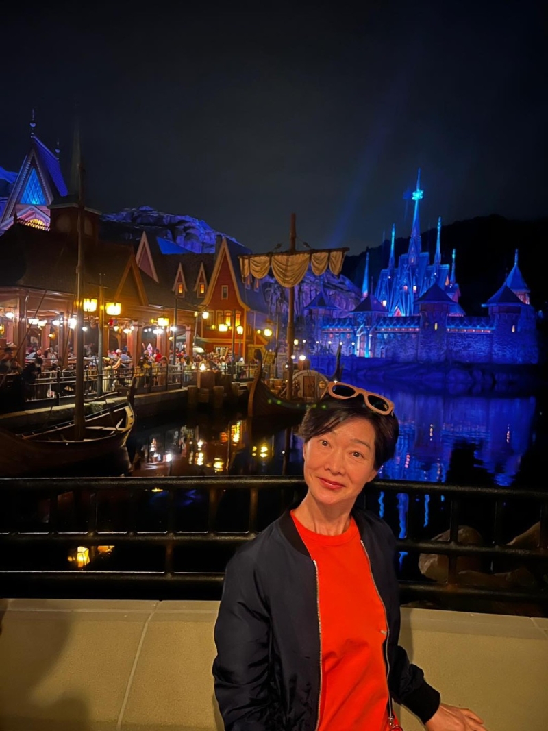 谭玉瑛现时半工作半娱乐。