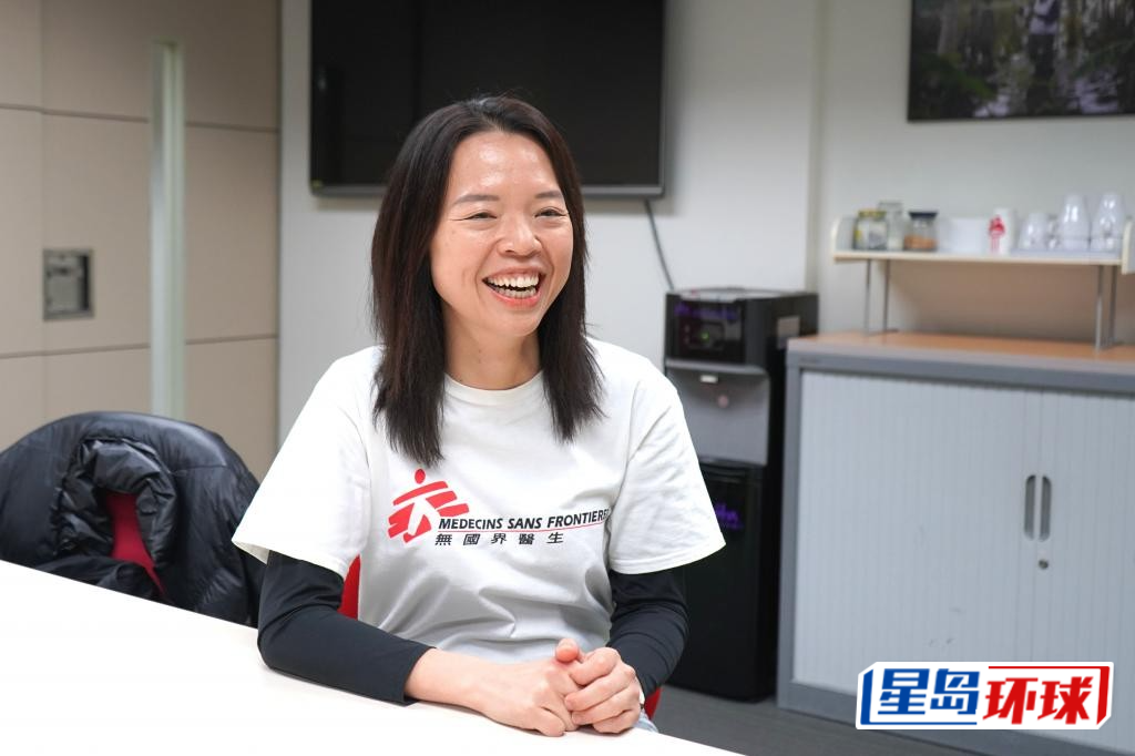 李芷殷忆起行动中各个动人故事,百感交集。 李芷殷忆起行动中各个动人故事,百感交集。