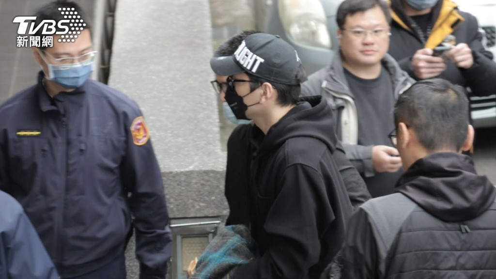 王大陆被移送至新北地检署复讯。 王大陆被移送至新北地检署复讯。