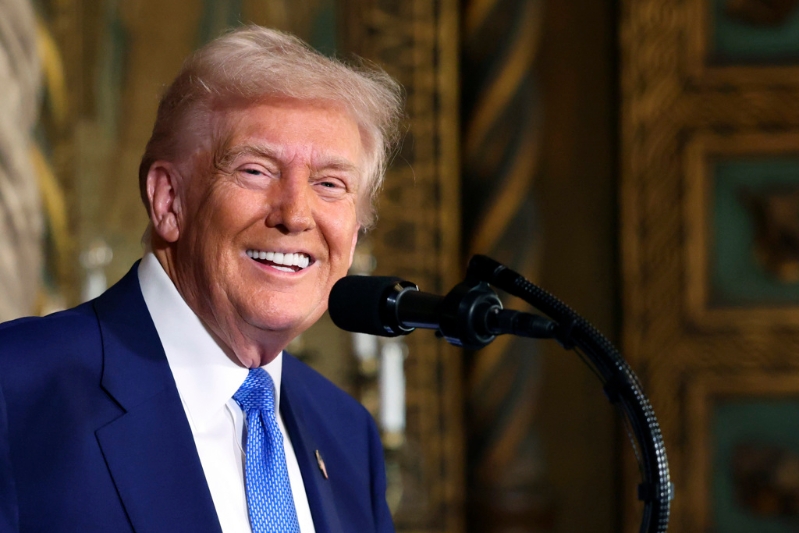 美国总统特朗普签署一项行政命令,要求制定政策建议,以扩大试管婴儿(IVF)治疗的可及性并降低费用。美联社 美国总统特朗普签署一项行政命令,要求制定政策建议,以扩大试管婴儿(IVF)治疗的可及性并降低费用。美联社