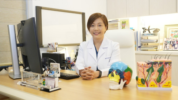 很多人对整形外科也有误解,以为等于整容或医美。麦忻华医生表示,几乎每一次也要向病人讲解这门专科的工作范畴。 很多人对整形外科也有误解,以为等于整容或医美。麦忻华医生表示,几乎每一次也要向病人讲解这门专科的工作范畴。