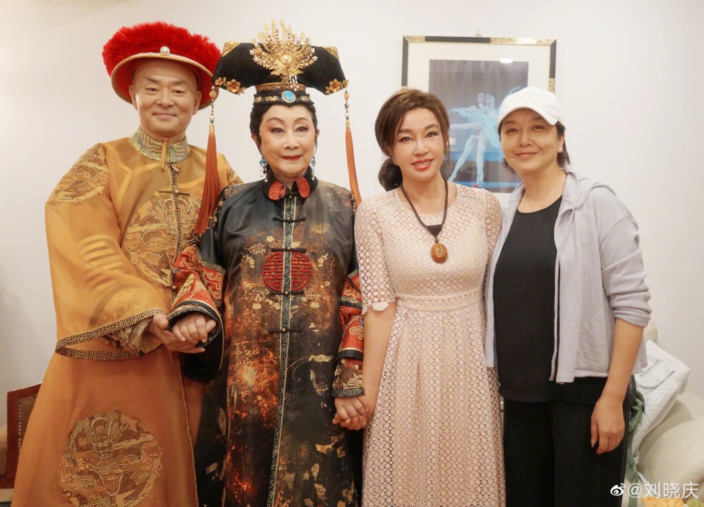 刘晓庆与卢燕相识多年。 刘晓庆与卢燕相识多年。