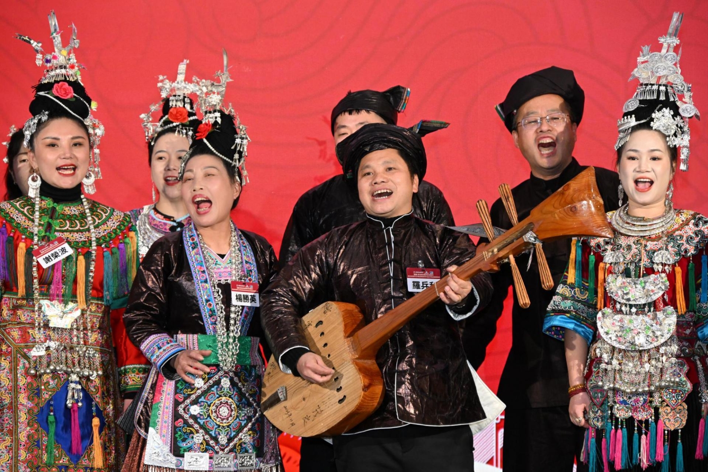 贵州村超啦啦队为大会献上精彩表演 贵州村超啦啦队为大会献上精彩表演