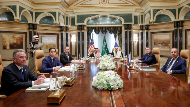 美俄就乌克兰问题首次举行面对面会谈。 美俄就乌克兰问题首次举行面对面会谈。