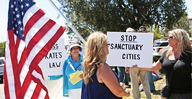 打击非法移民。