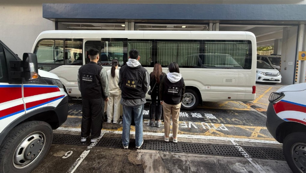 行动中拘捕18名内地女子。