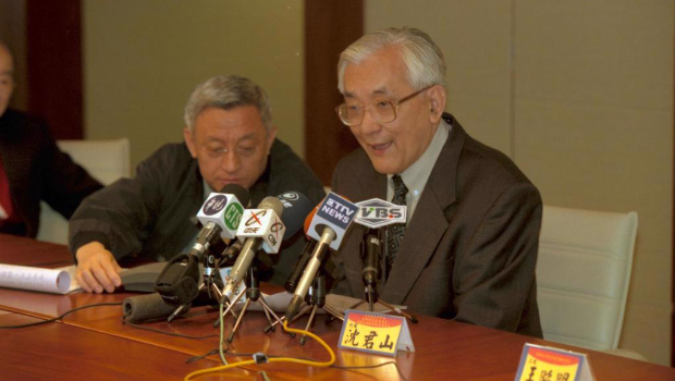 沈君山（右）、曹兴诚（左）