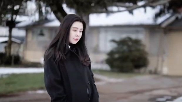 息影多年的王祖贤宣布事业第二春,她在加拿大开设艾灸馆,并在2分多钟的影片中大方露面吐心声。 息影多年的王祖贤宣布事业第二春,她在加拿大开设艾灸馆,并在2分多钟的影片中大方露面吐心声。