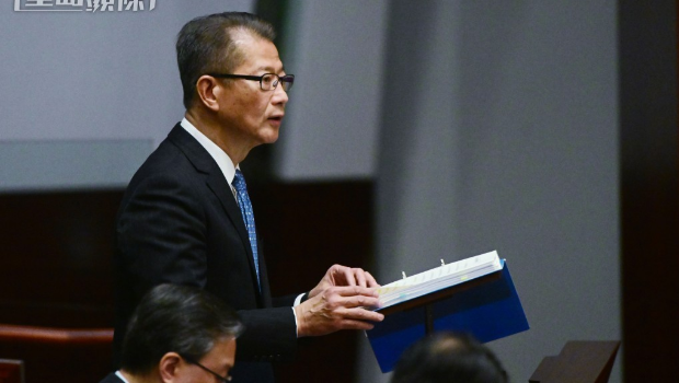 财政司司长陈茂波公布新一份《财政预算案》。