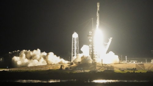 SpaceX“猎鹰9号”火箭运载登月器,成功发射升空。 SpaceX“猎鹰9号”火箭运载登月器,成功发射升空。