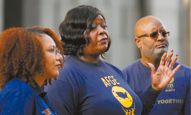 联邦令白宫撤回大规模解雇通知。