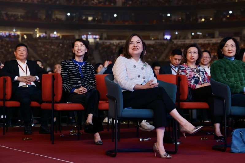 罗淑佩对启德体育园开幕礼顺利举行表示“大功告成,无言感激!”。 罗淑佩对启德体育园开幕礼顺利举行表示“大功告成,无言感激!”。