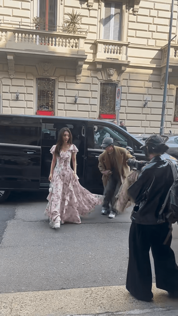 方媛近日现身米兰时装周。 方媛近日现身米兰时装周。