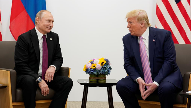 有消息人士预测，普京很可能在未来几天内致电特朗普，强调泽连斯基是一个无法理性沟通的领袖，必须被换掉。