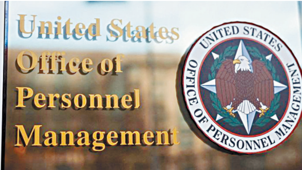 多个联邦部门的雇员再次收到电邮，要求他们未来每个星期汇报工作成果，但这次未有威胁不服从者将被解雇。