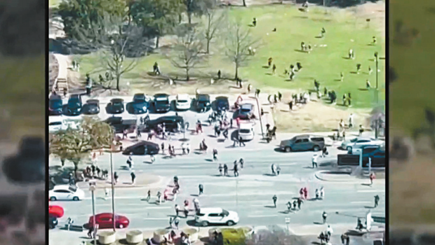 达拉斯举行全国啦啦队锦标赛期间因有人打斗而被误以为发生枪击案，人群夺路而逃。