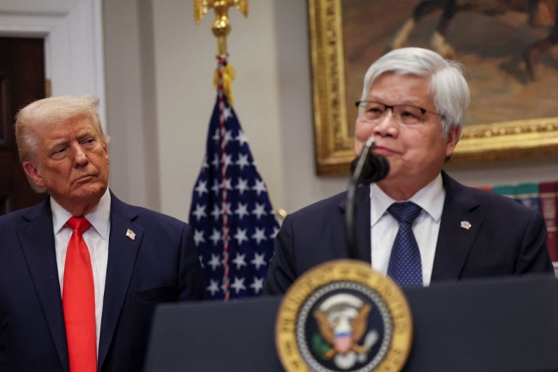 特朗普宣布台积电对美投资至少千亿。特朗普和魏哲家今天共同出席白宫记者会共同宣布这项重大投资。