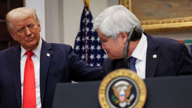 美国总统特朗普（图左）与台积电总裁魏哲家（图右）召开共同记者会，宣布台积电扩大投资美国。