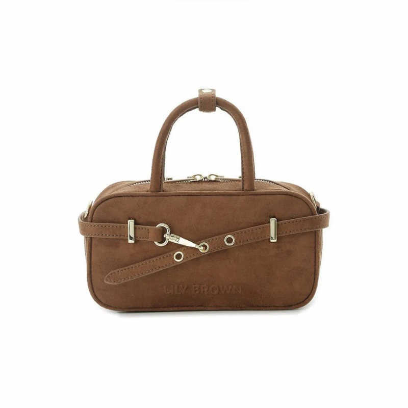 Lily Brown迷你波士顿手袋 $910，袋身用上皮带扣饰点缀