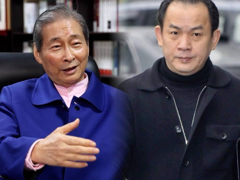 「白狼」张安乐(图右)揭竹联帮爱堂堂主刘振南真面目。(中时资料照) 「白狼」张安乐(图右)揭竹联帮爱堂堂主刘振南真面目。(中时资料照)