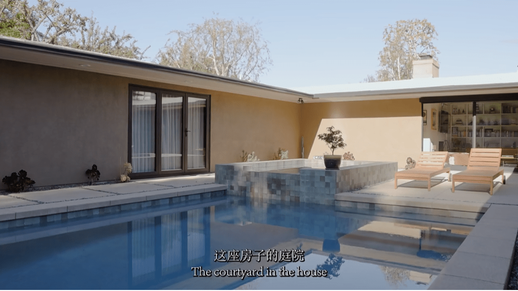 进入吴彦祖美国的豪宅便看到巨型的游泳池。(影片截图:安邸AD) 进入吴彦祖美国的豪宅便看到巨型的游泳池。(影片截图:安邸AD)