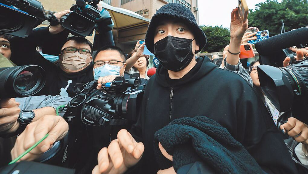 王大陆案疑泄漏司机个资，北市刑大遭到搜索，全台模范警察被约谈。