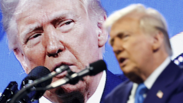 从精简政府、加征关税,到俄乌和谈,美国总统特朗普连环出招,看得世人眼花撩乱。 从精简政府、加征关税,到俄乌和谈,美国总统特朗普连环出招,看得世人眼花撩乱。