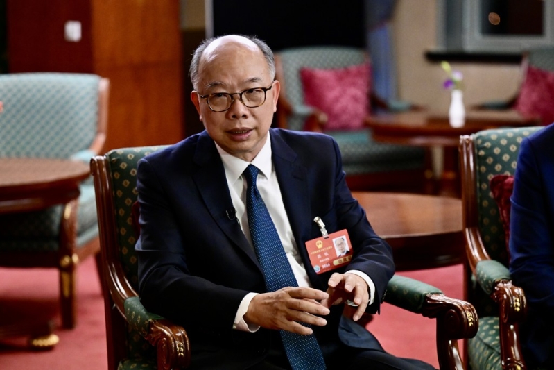 陈帆建议,容许持香港驾驶执照的申请人,可在港申请免试换领内地驾驶执照。 陈帆建议,容许持香港驾驶执照的申请人,可在港申请免试换领内地驾驶执照。