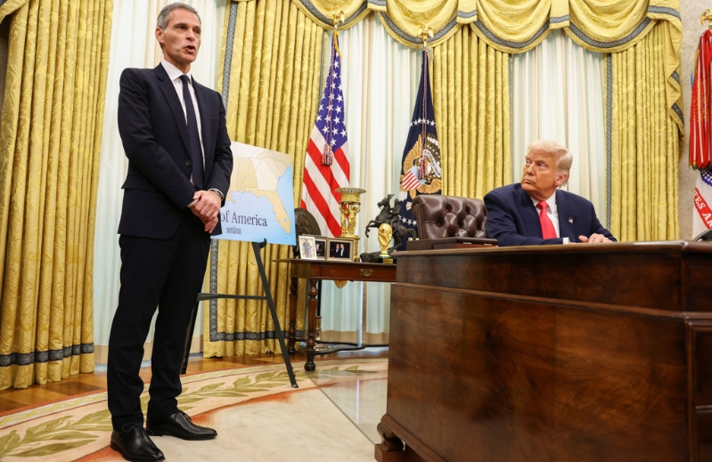 特朗普(右) 特朗普(右)