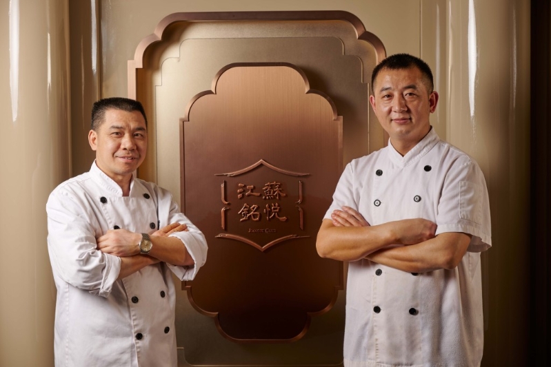 是次由两大四川厨艺大师胡太清及彭旭清先生携手呈献的[川香百味客席名厨飨宴」菜单将为「江苏铭悦」带来逾20款经典名菜。 是次由两大四川厨艺大师胡太清及彭旭清先生携手呈献的[川香百味客席名厨飨宴」菜单将为「江苏铭悦」带来逾20款经典名菜。