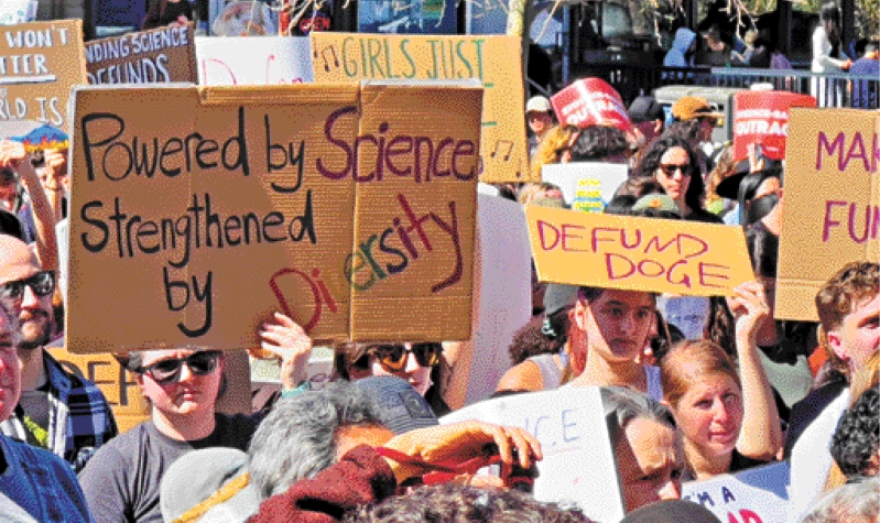 东湾柏克莱的集会也吸引大批民众参加。湾区城市新闻社