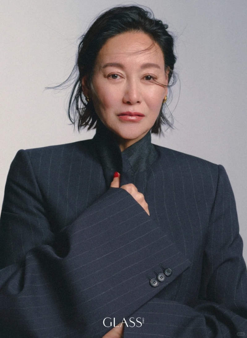 有网民指惠英红的嘴巴出现异样。1