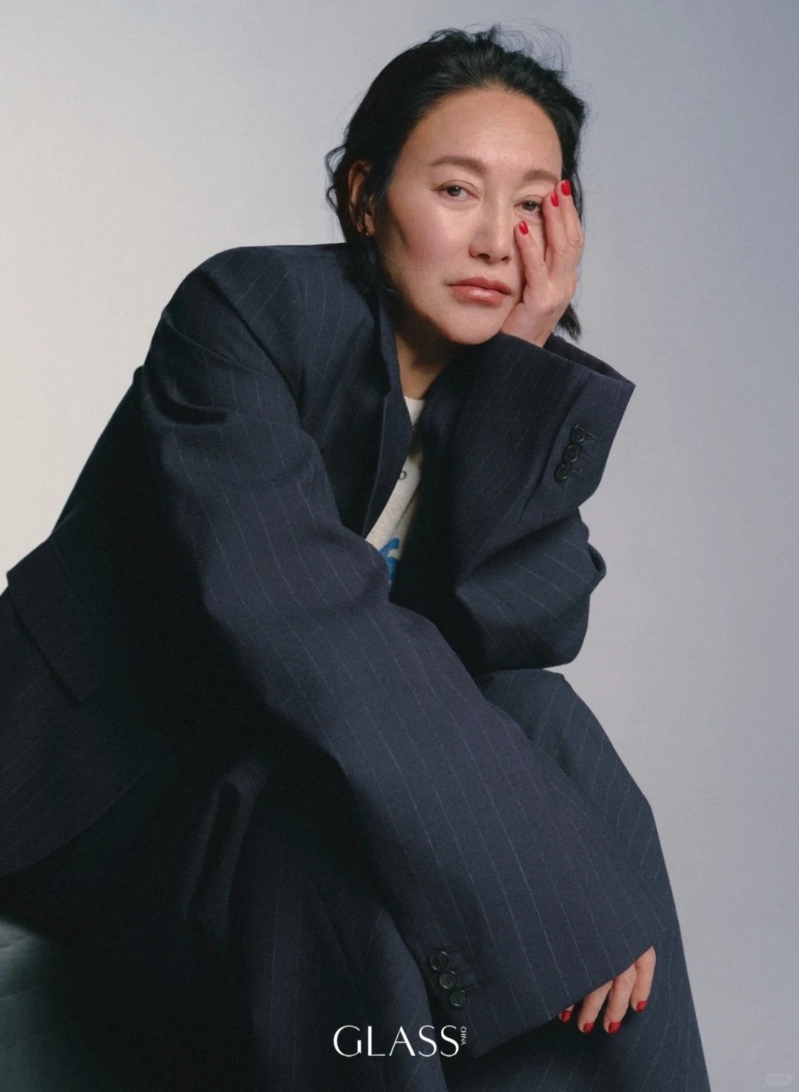 有网民指惠英红的嘴巴出现异样。