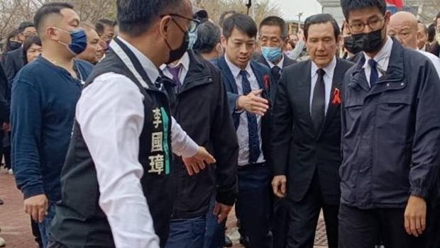 民众党前主席柯文哲父亲柯承发10日上午举办告别式,前台湾领导人马英九(右二)9点30分左右到场。 民众党前主席柯文哲父亲柯承发10日上午举办告别式,前台湾领导人马英九(右二)9点30分左右到场。