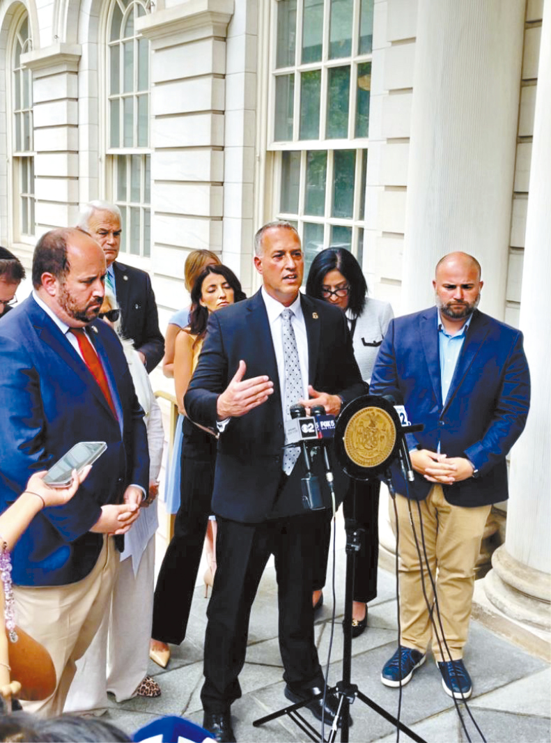 ICE新主管。 ICE新主管。