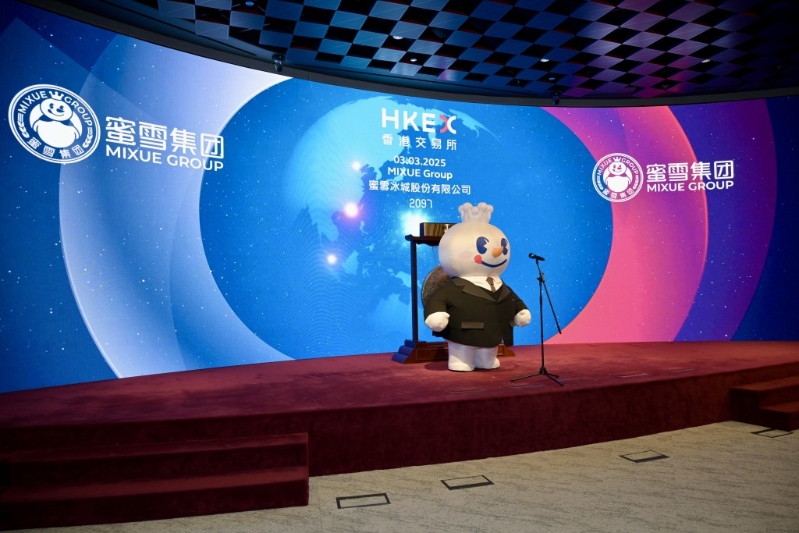 早前蜜雪集团（2097）录得超购5,257倍，冻资逾1.81万亿元，成史上冻资王。当中与券商大推逾百倍孖展有关。