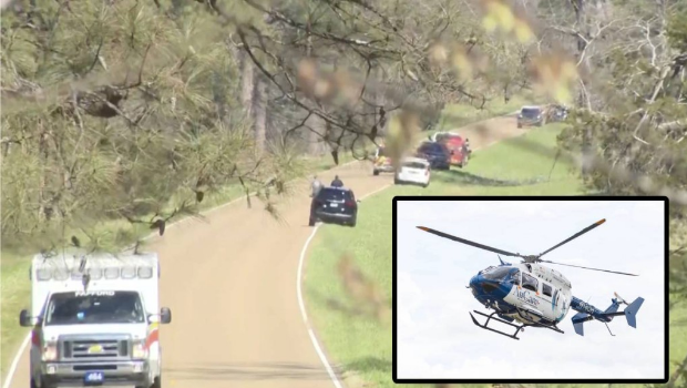 调查人员在医疗直升机坠毁现场调查。小图为失事同型直升机。