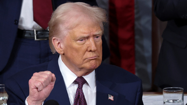 特朗普上任后美股暴跌。 特朗普上任后美股暴跌。