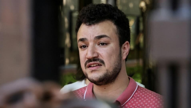 美国哥伦比亚大学生哈里尔曾拥有合法永久居留证，8日遭到逮捕，他是哥伦比亚大学亲巴勒斯坦学生抗议运动的知名人物。